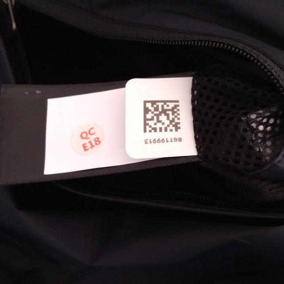 🆕The North Face Women's Venture Rain Jacket, XS and MD - TNF Black, NWT, Auth. - Picture 8 of 8